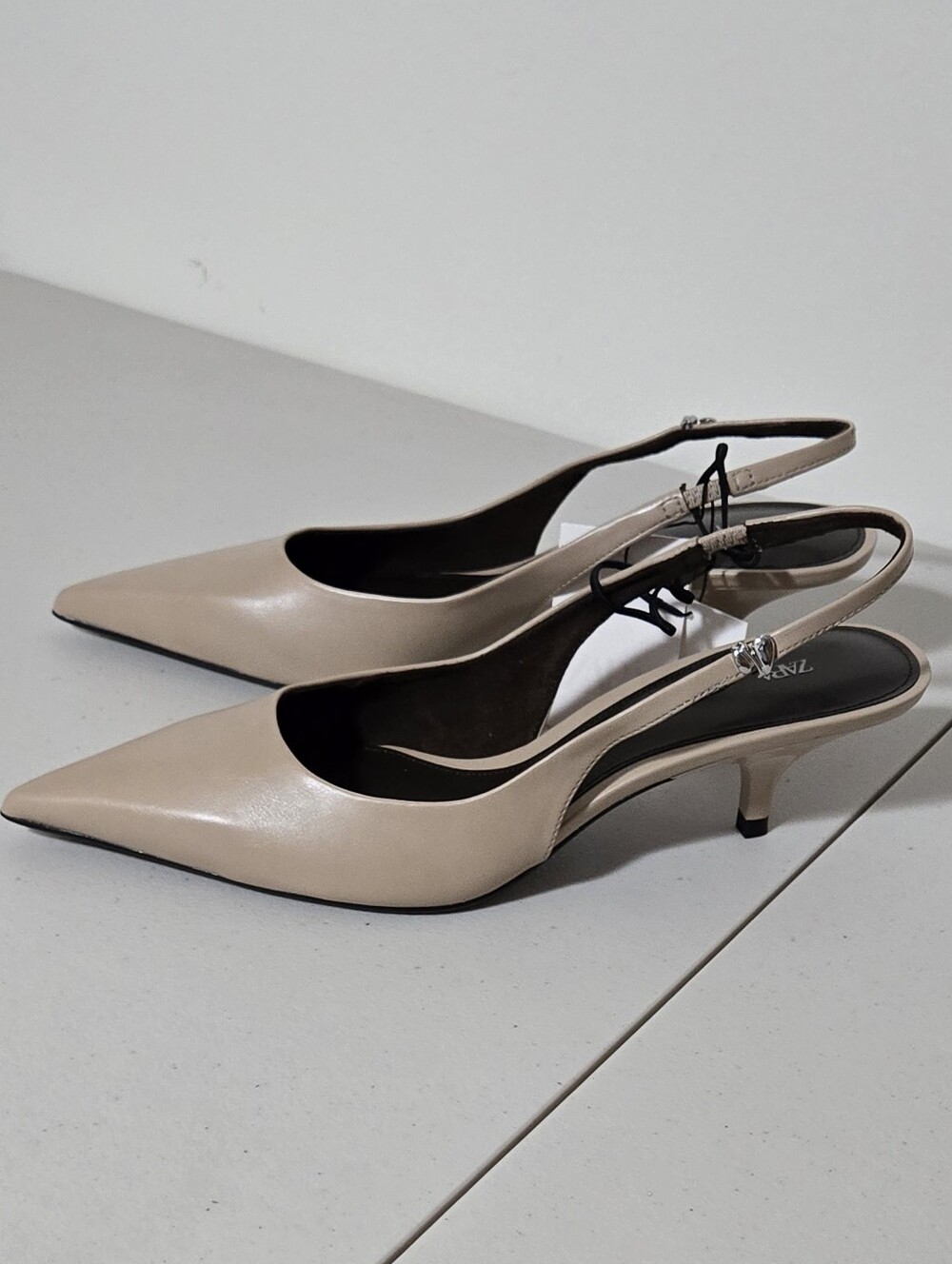 NWT Zara Classic Pointed-Toe Slingback Kitten Heel in Beige Size 9